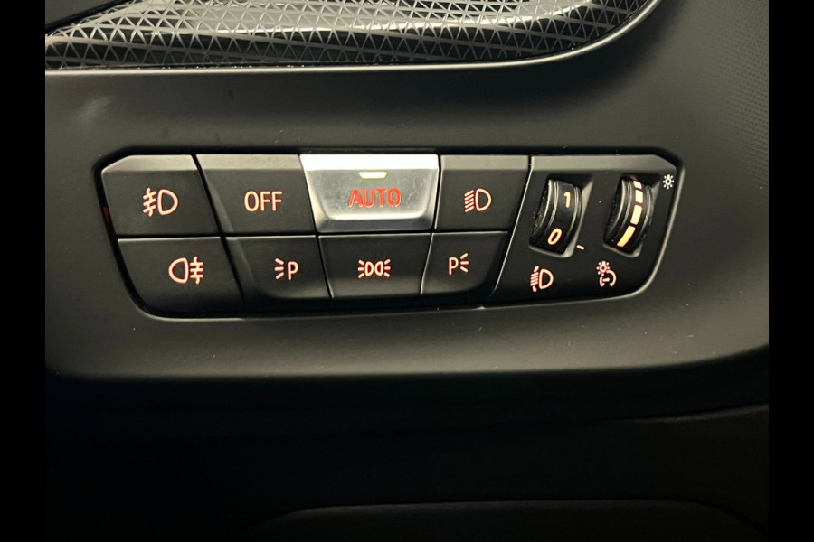 BMW 1-serie 118i Executive Edition / NL-auto / BTW / CarPlay