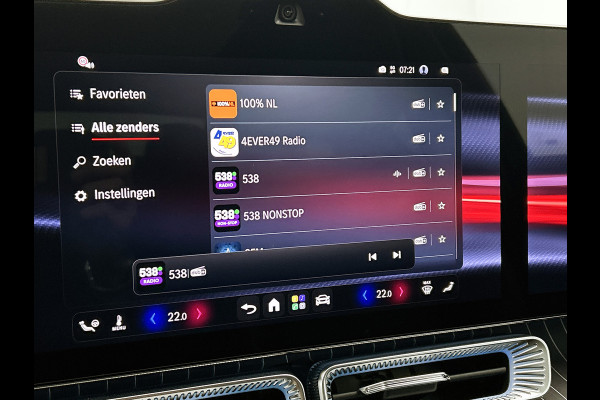 Mercedes-Benz C-Klasse 400 4MATIC Launch Edition 94 kWh | Premium pakket | Winterpakket | Rijassistentiepakket Plus | Sportstoelen pakket | Trekhaak | Panoramisch dak | Sierelementen zwart scheepsdek hout | 20" multispaaks lichtmetalen AMG velgen |