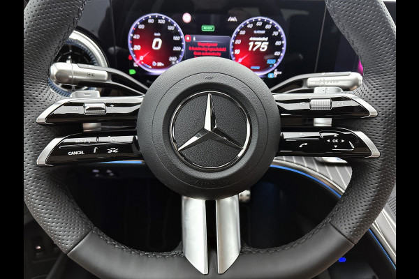 Mercedes-Benz C-Klasse 400 4MATIC Launch Edition 94 kWh | Premium pakket | Winterpakket | Rijassistentiepakket Plus | Sportstoelen pakket | Trekhaak | Panoramisch dak | Sierelementen zwart scheepsdek hout | 20" multispaaks lichtmetalen AMG velgen |