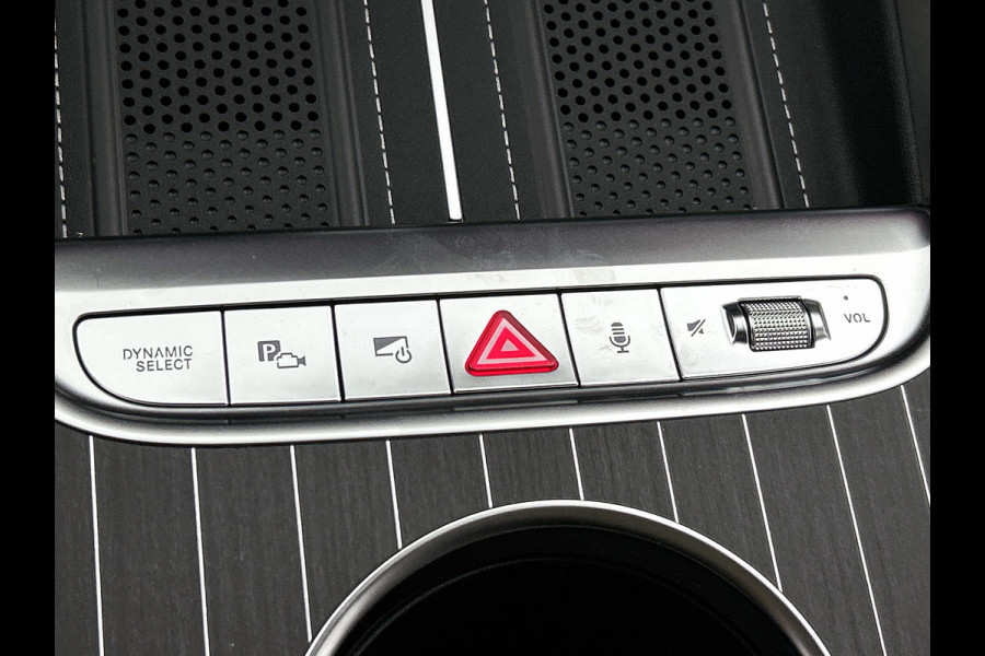 Mercedes-Benz C-Klasse 400 4MATIC Launch Edition 94 kWh | Premium pakket | Winterpakket | Rijassistentiepakket Plus | Sportstoelen pakket | Trekhaak | Panoramisch dak | Sierelementen zwart scheepsdek hout | 20" multispaaks lichtmetalen AMG velgen |