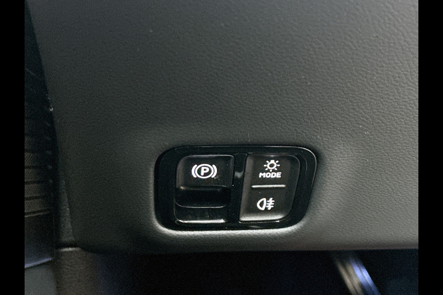 Mercedes-Benz C-Klasse 400 4MATIC Launch Edition 94 kWh | Premium pakket | Winterpakket | Rijassistentiepakket Plus | Sportstoelen pakket | Trekhaak | Panoramisch dak | Sierelementen zwart scheepsdek hout | 20" multispaaks lichtmetalen AMG velgen |