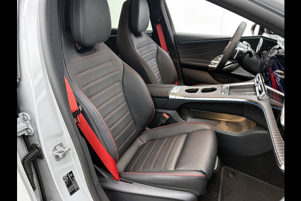 Mercedes-Benz C-Klasse 400 4MATIC Launch Edition 94 kWh | Premium pakket | Winterpakket | Rijassistentiepakket Plus | Sportstoelen pakket | Trekhaak | Panoramisch dak | Sierelementen zwart scheepsdek hout | 20" multispaaks lichtmetalen AMG velgen |