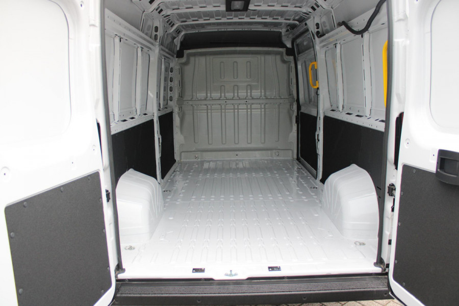 Fiat Ducato 33 2.2 MultiJet 140PK L3H2 | NIEUWE BUS! BPM VRIJ! | ACHTERUITRIJ CAMERA | APPLE CARPLAY/ANDROID AUTO | 3-ZITS | CRUISE CONTROL | CLIMATE CONTROL | DAB+ RADIO | DIGITALE COCKPIT |
