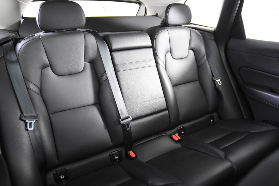 Volvo XC60 2.0 B4 Momentum *1ste Eigenaar*Leer*Panoramadak*Trekhaak*