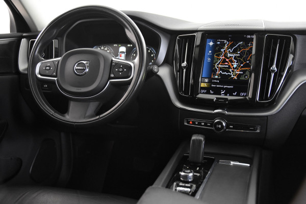 Volvo XC60 2.0 B4 Momentum *1ste Eigenaar*Leer*Panoramadak*Trekhaak*