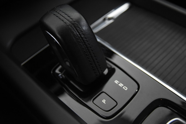 Volvo XC60 2.0 B4 Momentum *1ste Eigenaar*Leer*Panoramadak*Trekhaak*