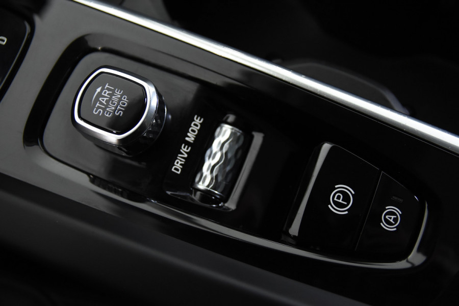 Volvo XC60 2.0 B4 Momentum *1ste Eigenaar*Leer*Panoramadak*Trekhaak*