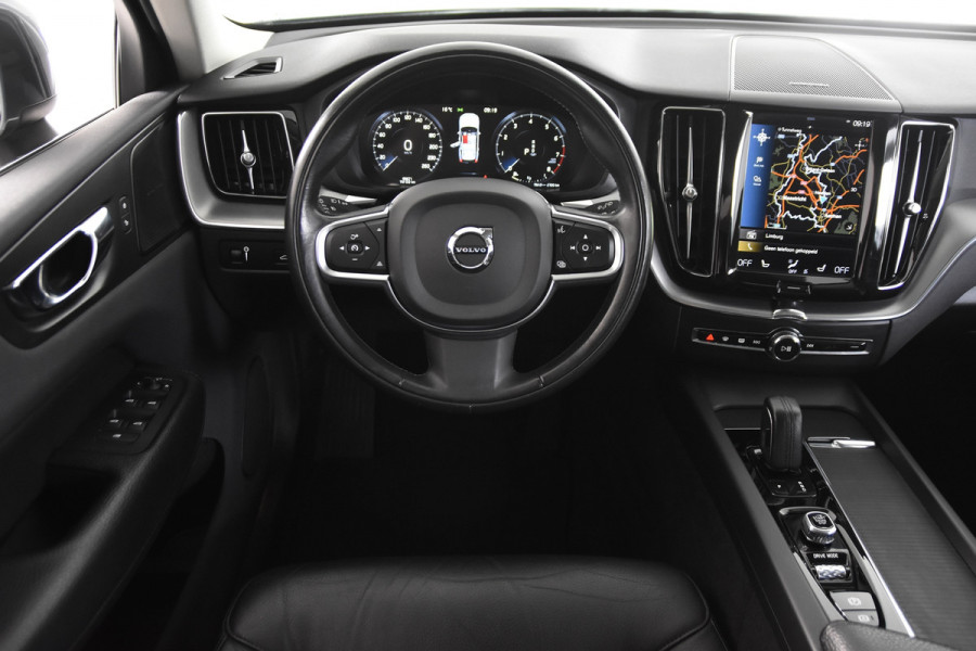 Volvo XC60 2.0 B4 Momentum *1ste Eigenaar*Leer*Panoramadak*Trekhaak*