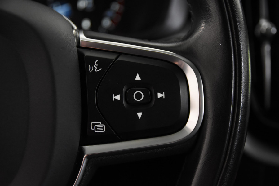 Volvo XC60 2.0 B4 Momentum *1ste Eigenaar*Leer*Panoramadak*Trekhaak*