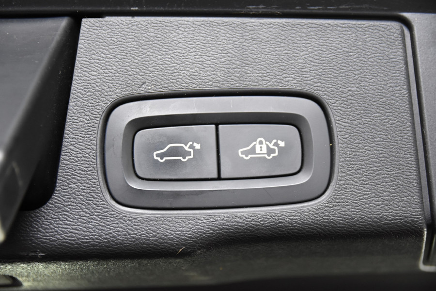 Volvo XC60 2.0 B4 Momentum *1ste Eigenaar*Leer*Panoramadak*Trekhaak*