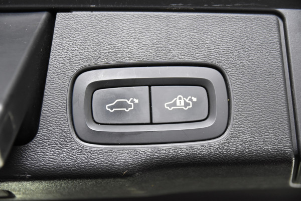 Volvo XC60 2.0 B4 Momentum *1ste Eigenaar*Leer*Panoramadak*Trekhaak*
