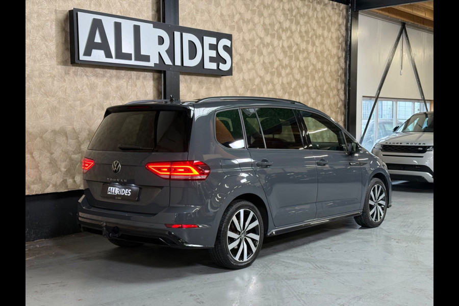 Volkswagen Touran 1.4 TSI Highline Business R 7p | Pano | Trekhaak | Stoel/Stuur verwarming | Camera | Carplay