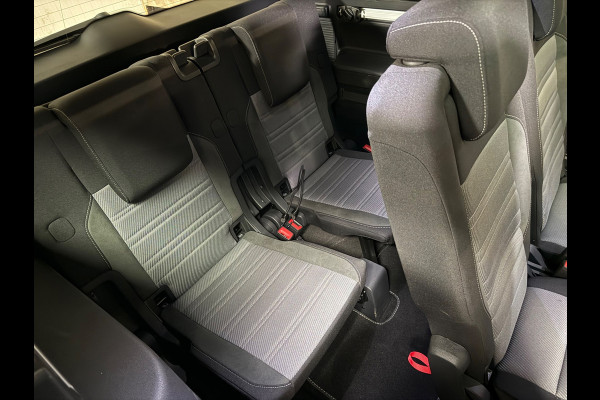 Volkswagen Touran 1.4 TSI Highline Business R 7p | Pano | Trekhaak | Stoel/Stuur verwarming | Camera | Carplay