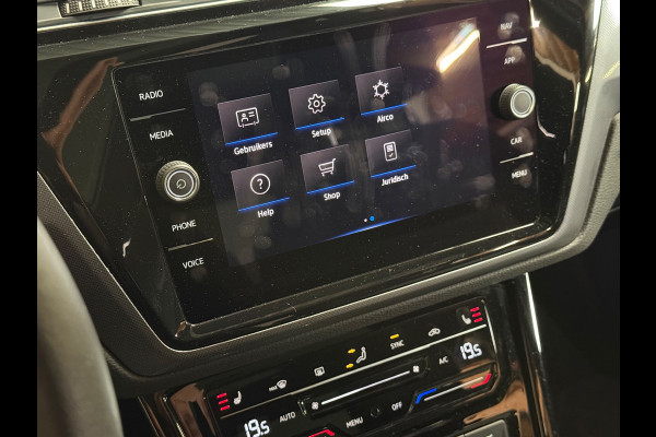 Volkswagen Touran 1.4 TSI Highline Business R 7p | Pano | Trekhaak | Stoel/Stuur verwarming | Camera | Carplay
