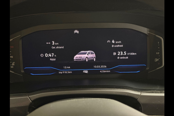Volkswagen Touran 1.4 TSI Highline Business R 7p | Pano | Trekhaak | Stoel/Stuur verwarming | Camera | Carplay