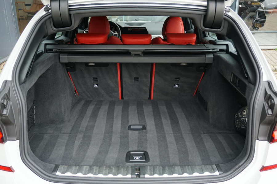 BMW 3 Serie Touring 330i High Executive Edition M + INDIVIDUAL LEDER / MINERALWEISS METALLIC / M-PERFORMANCE