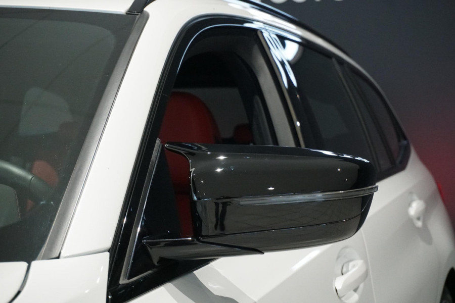 BMW 3 Serie Touring 330i High Executive Edition M + INDIVIDUAL LEDER / MINERALWEISS METALLIC / M-PERFORMANCE