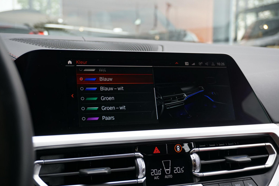 BMW 3 Serie Touring 330i High Executive Edition M + INDIVIDUAL LEDER / MINERALWEISS METALLIC / M-PERFORMANCE