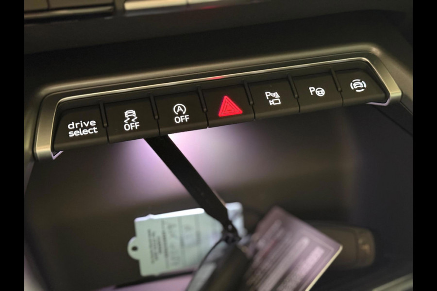 Audi RS 3 SPORTBACK 2.5 TFSI RS 3 quattro | Pano | carbon | Kuipstoelen | ACC | Keyless | Sfeerverlichting
