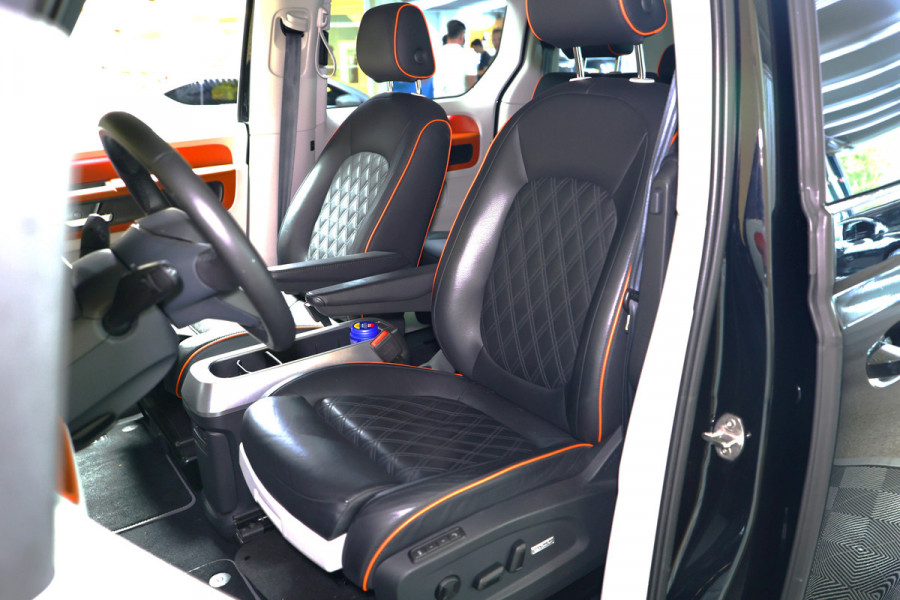 Volkswagen ID. Buzz 1st Max 77kWh BTW | Elek. Deuren | Leder | 360° | Trekhaak
