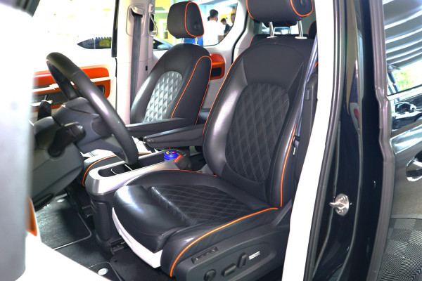Volkswagen ID. Buzz 1st Max 77kWh BTW | Elek. Deuren | Leder | 360° | Trekhaak
