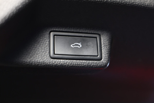 Volkswagen ID. Buzz 1st Max 77kWh BTW | Elek. Deuren | Leder | 360° | Trekhaak