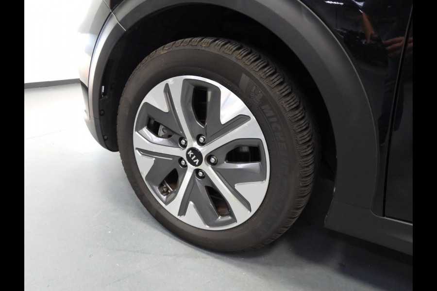 Kia e-Niro ExecutiveLine 64 kWh LEER/MEMORY/CAMERA/LED/JBL/17"LMV!