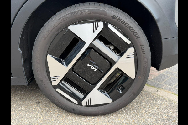 Kia EV3 Plus Advanced 58.3 kWh SOH 100% | HARMAN KARDON | DODE HOEK | ELEK. STOELEN | STOEL + STUURVERWARMING | ADAP. CRUISE | ACHTERUITRIJCAMERA | PANO | FABRIEKS GARANTIE TOT 01-2032 | NET ONDERHOUD GEHAD DIRECT LEVERBAAR |