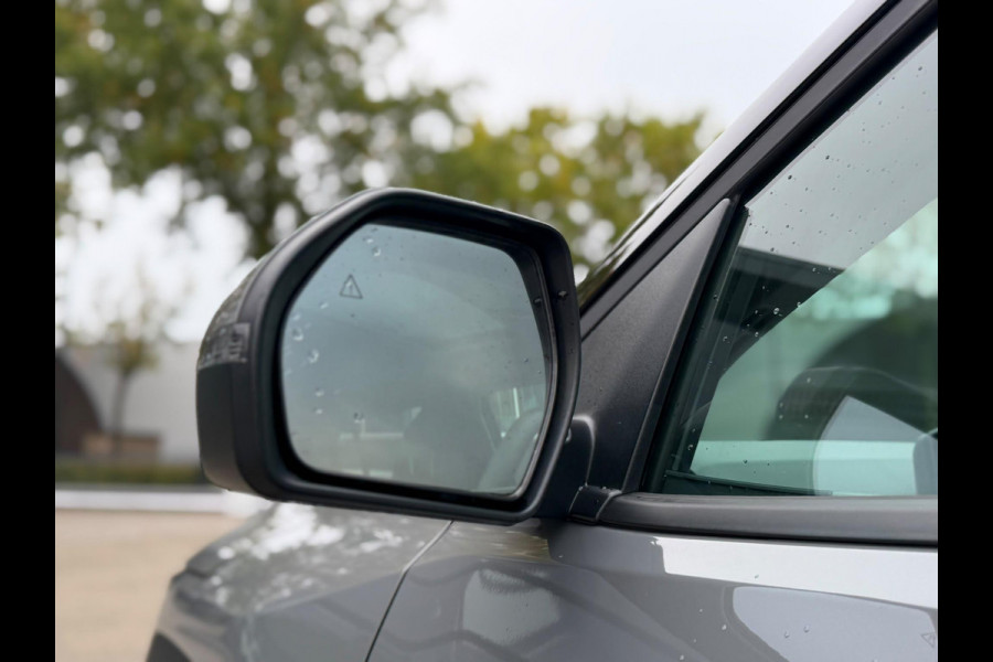 Kia EV3 Plus Advanced 58.3 kWh SOH 100% | HARMAN KARDON | DODE HOEK | ELEK. STOELEN | STOEL + STUURVERWARMING | ADAP. CRUISE | ACHTERUITRIJCAMERA | PANO | FABRIEKS GARANTIE TOT 01-2032 | NET ONDERHOUD GEHAD DIRECT LEVERBAAR |