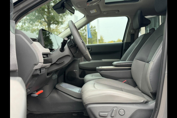 Kia EV3 Plus Advanced 58.3 kWh SOH 100% | HARMAN KARDON | DODE HOEK | ELEK. STOELEN | STOEL + STUURVERWARMING | ADAP. CRUISE | ACHTERUITRIJCAMERA | PANO | FABRIEKS GARANTIE TOT 01-2032 | NET ONDERHOUD GEHAD DIRECT LEVERBAAR |