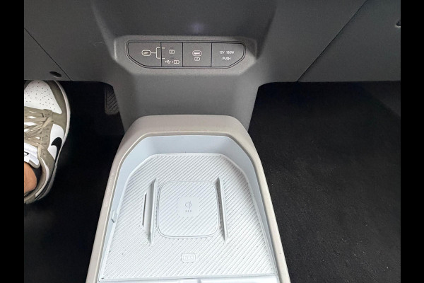 Kia EV3 Plus Advanced 58.3 kWh SOH 100% | HARMAN KARDON | DODE HOEK | ELEK. STOELEN | STOEL + STUURVERWARMING | ADAP. CRUISE | ACHTERUITRIJCAMERA | PANO | FABRIEKS GARANTIE TOT 01-2032 | NET ONDERHOUD GEHAD DIRECT LEVERBAAR |