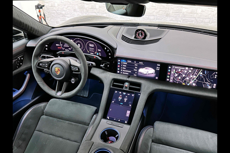 Porsche Taycan GTS 93 kWh | Luchtvering | Passagier-Display | 360 Camera | ACC | Inno-Drive | Sportstoelen | Panorama | Sport-Chrono | BOSE | Warmtepomp | Memory | Matrix-LED | 4-Zone Climate Control | Stuurverwarming | Stoelverwarming V+A | Keyless-Entry | 21 inch |