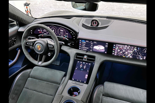 Porsche Taycan GTS 93 kWh | Luchtvering | Passagier-Display | 360 Camera | ACC | Inno-Drive | Sportstoelen | Panorama | Sport-Chrono | BOSE | Warmtepomp | Memory | Matrix-LED | 4-Zone Climate Control | Stuurverwarming | Stoelverwarming V+A | Keyless-Entry | 21 inch |