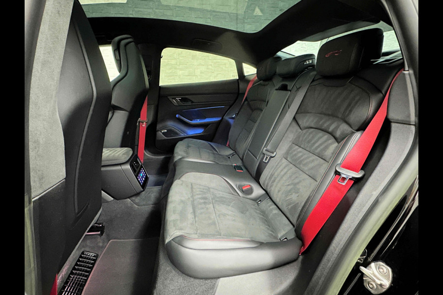 Porsche Taycan GTS 93 kWh | Luchtvering | Passagier-Display | 360 Camera | ACC | Inno-Drive | Sportstoelen | Panorama | Sport-Chrono | BOSE | Warmtepomp | Memory | Matrix-LED | 4-Zone Climate Control | Stuurverwarming | Stoelverwarming V+A | Keyless-Entry | 21 inch |