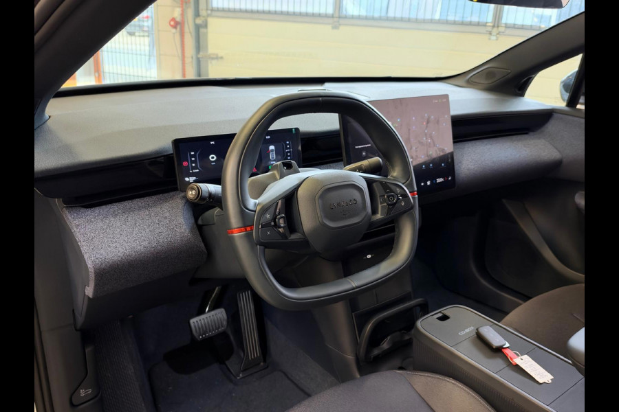Lynk & Co 02 Core 66 kWh Stoelverwarming, Apple CarPlay, Achteruitrijcamera, Panoramadak, Elektrische Achterklep