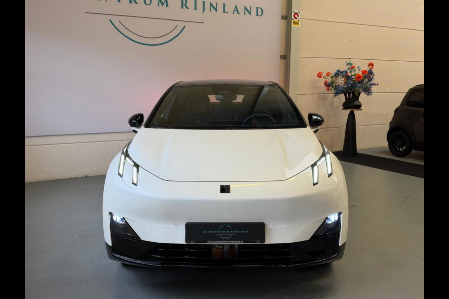 Lynk & Co 02 Core 66 kWh Stoelverwarming, Apple CarPlay, Achteruitrijcamera, Panoramadak, Elektrische Achterklep