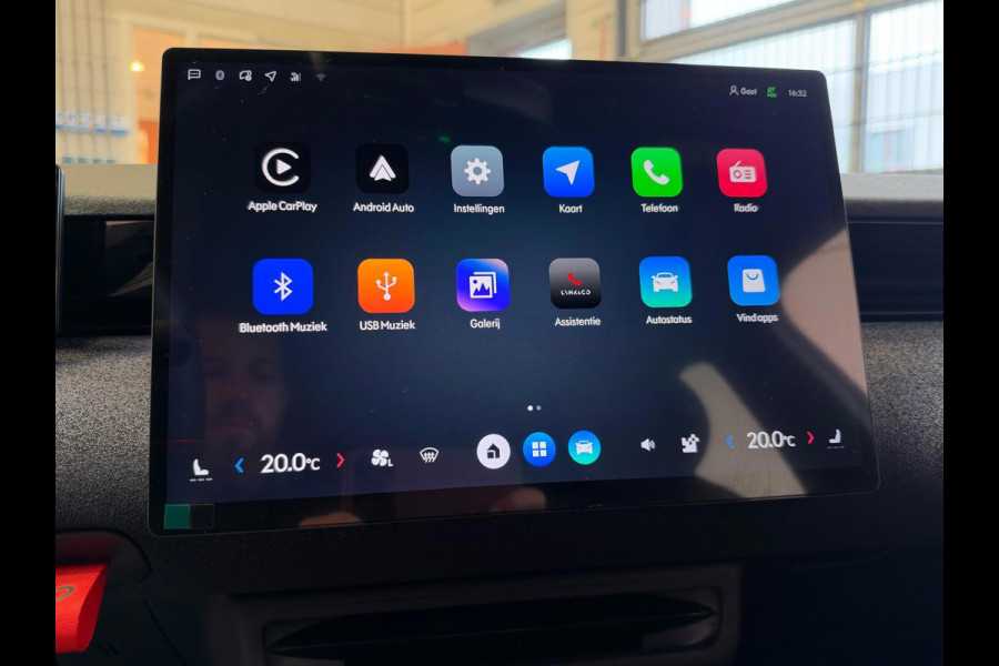 Lynk & Co 02 Core 66 kWh Stoelverwarming, Apple CarPlay, Achteruitrijcamera, Panoramadak, Elektrische Achterklep