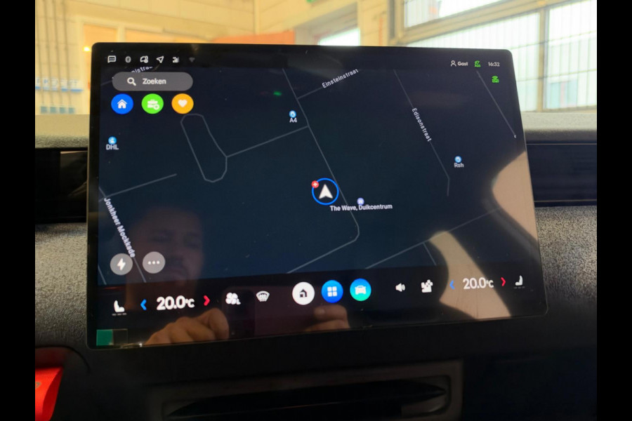 Lynk & Co 02 Core 66 kWh Stoelverwarming, Apple CarPlay, Achteruitrijcamera, Panoramadak, Elektrische Achterklep