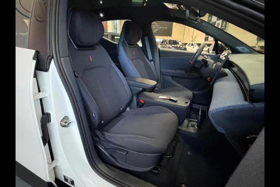 Lynk & Co 02 Core 66 kWh Stoelverwarming, Apple CarPlay, Achteruitrijcamera, Panoramadak, Elektrische Achterklep