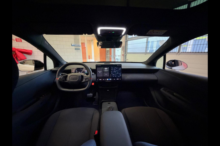 Lynk & Co 02 Core 66 kWh Stoelverwarming, Apple CarPlay, Achteruitrijcamera, Panoramadak, Elektrische Achterklep
