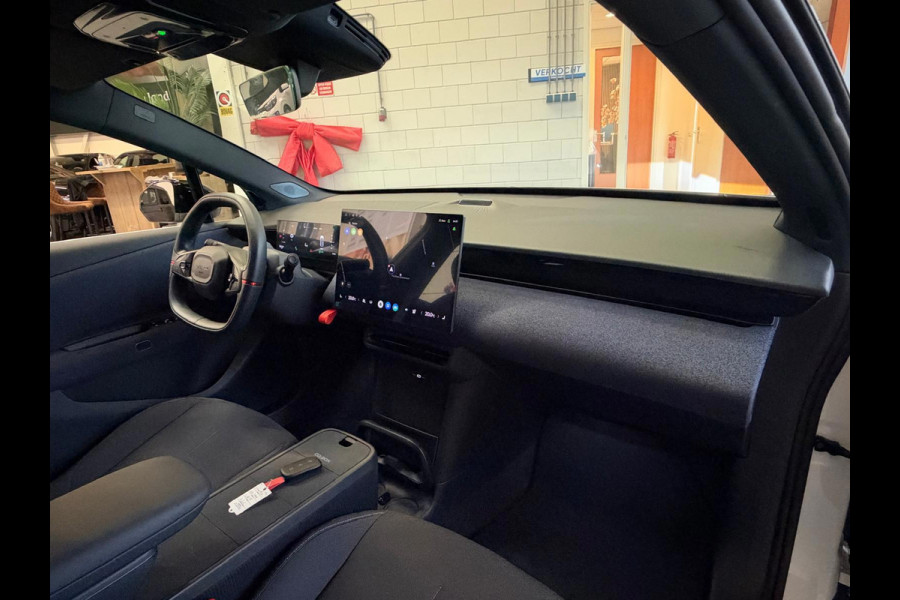 Lynk & Co 02 Core 66 kWh Stoelverwarming, Apple CarPlay, Achteruitrijcamera, Panoramadak, Elektrische Achterklep