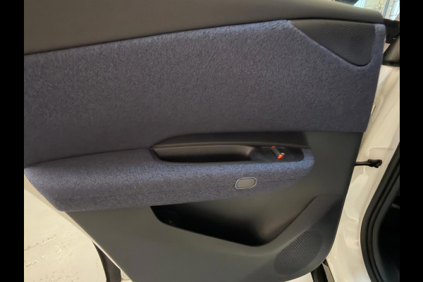 Lynk & Co 02 Core 66 kWh Stoelverwarming, Apple CarPlay, Achteruitrijcamera, Panoramadak, Elektrische Achterklep