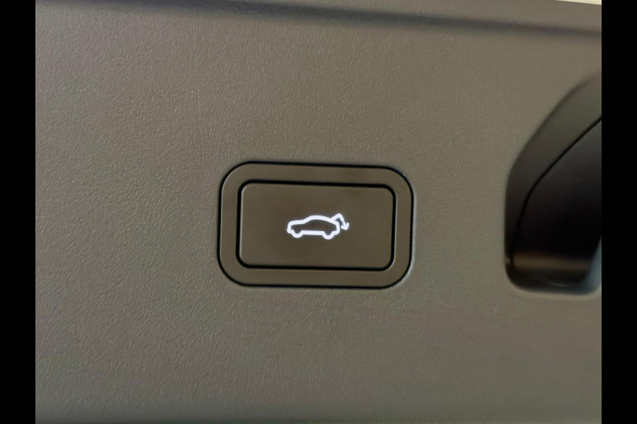 Lynk & Co 02 Core 66 kWh Stoelverwarming, Apple CarPlay, Achteruitrijcamera, Panoramadak, Elektrische Achterklep