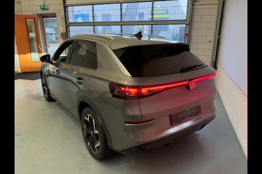 Volkswagen T-Roc 1.5 TSI R-Line Edition Apple Carplay, Adap. cruise, Stoel/stuurverwarming, Sfeerverlichting, full led