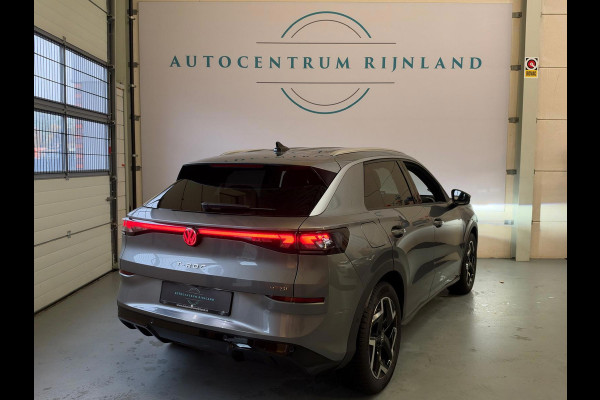 Volkswagen T-Roc 1.5 TSI R-Line Edition Apple Carplay, Adap. cruise, Stoel/stuurverwarming, Sfeerverlichting, full led