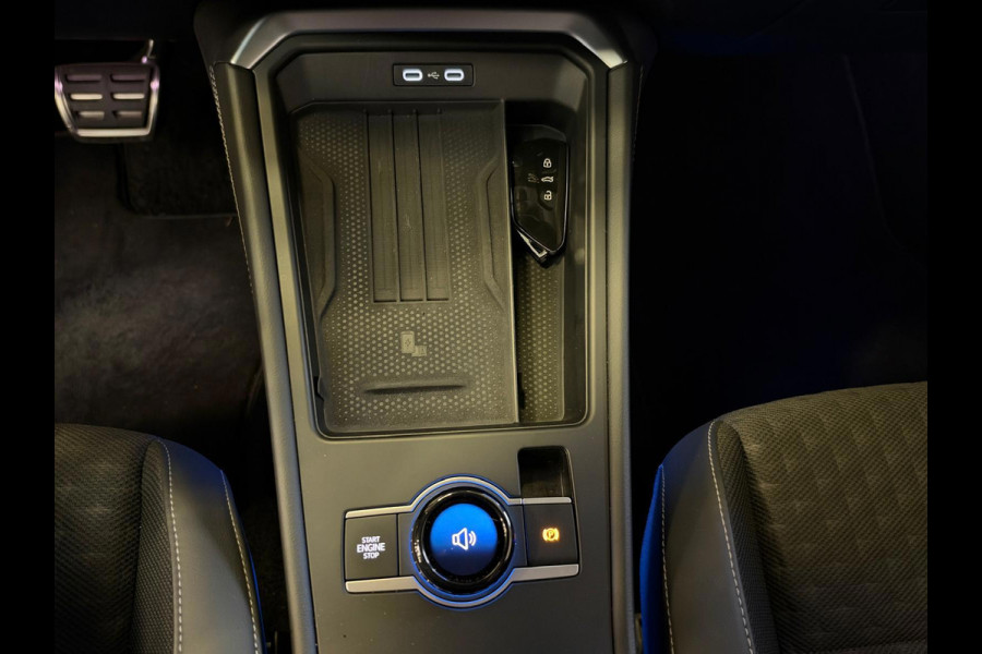 Volkswagen T-Roc 1.5 TSI R-Line Edition Apple Carplay, Adap. cruise, Stoel/stuurverwarming, Sfeerverlichting, full led