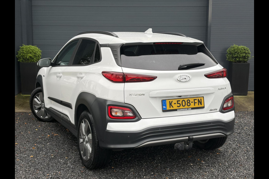 Hyundai Kona EV Fashion 64 kWh ✓2e Eigenaar✓Carplay✓Camera✓Trekhaak✓Dealer Onderhouden✓Draadloze telefoonlader✓Navi✓Keyless✓✓Rijstrooksensor✓Dodehoeksensor✓Pdc✓Lm velgen 17"✓Clima✓Cruise✓204pk✓N.A.P✓Bj 12-2020✓Apk tot 09-2028
