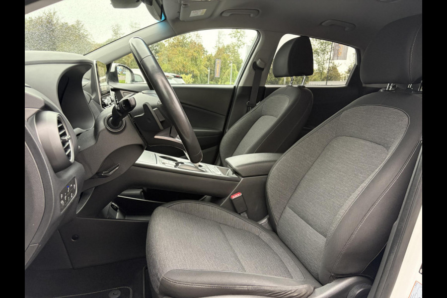 Hyundai Kona EV Fashion 64 kWh ✓2e Eigenaar✓Carplay✓Camera✓Trekhaak✓Dealer Onderhouden✓Draadloze telefoonlader✓Navi✓Keyless✓✓Rijstrooksensor✓Dodehoeksensor✓Pdc✓Lm velgen 17"✓Clima✓Cruise✓204pk✓N.A.P✓Bj 12-2020✓Apk tot 09-2028