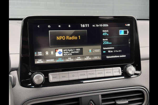 Hyundai Kona EV Fashion 64 kWh ✓2e Eigenaar✓Carplay✓Camera✓Trekhaak✓Dealer Onderhouden✓Draadloze telefoonlader✓Navi✓Keyless✓✓Rijstrooksensor✓Dodehoeksensor✓Pdc✓Lm velgen 17"✓Clima✓Cruise✓204pk✓N.A.P✓Bj 12-2020✓Apk tot 09-2028