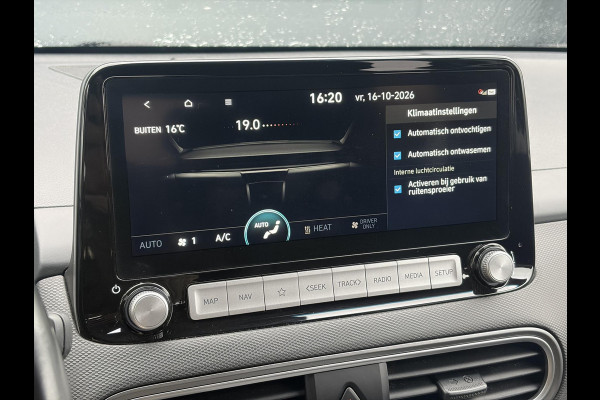 Hyundai Kona EV Fashion 64 kWh ✓2e Eigenaar✓Carplay✓Camera✓Trekhaak✓Dealer Onderhouden✓Draadloze telefoonlader✓Navi✓Keyless✓✓Rijstrooksensor✓Dodehoeksensor✓Pdc✓Lm velgen 17"✓Clima✓Cruise✓204pk✓N.A.P✓Bj 12-2020✓Apk tot 09-2028